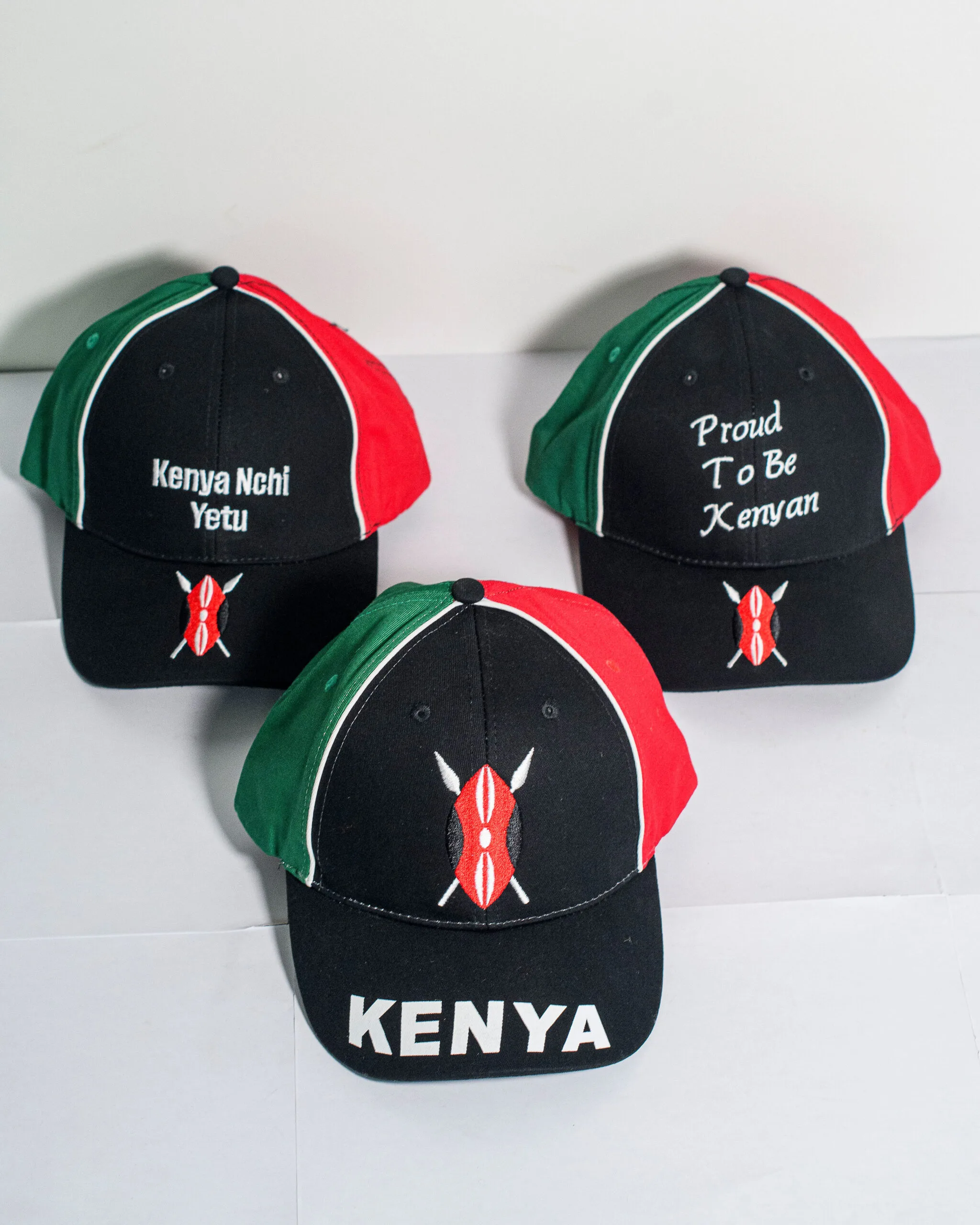 KENYAN CAP Black Kenyan cap with embroidered design