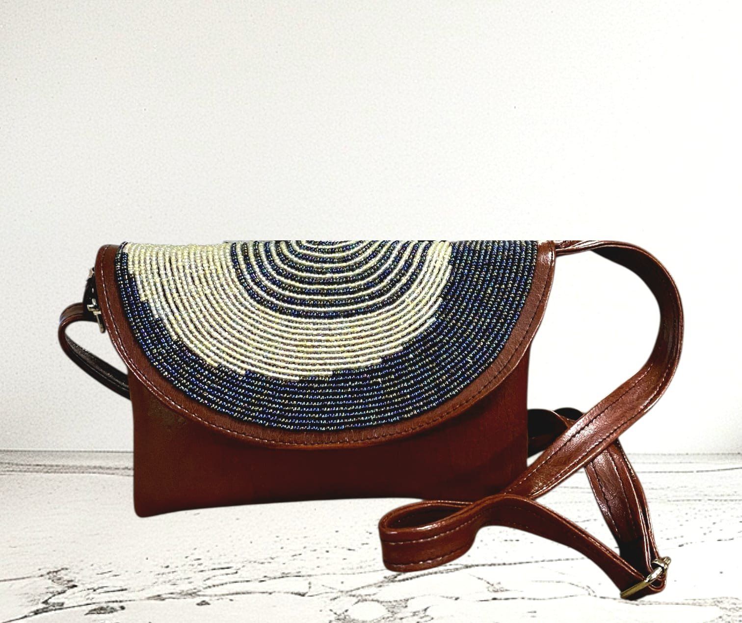 leather-handbag-with-beads-african-style-selections-souvenirs.jpg Handcrafted leather handbag with African beadwork from Selections Souvenirs