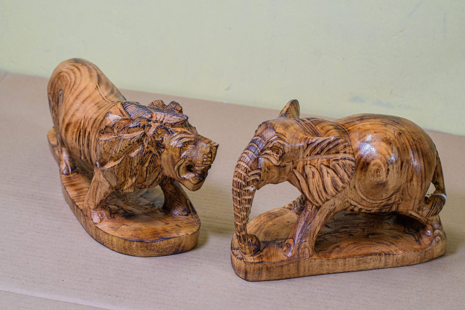 ANIMAL WITH BASE ANIMAL WITH BASE